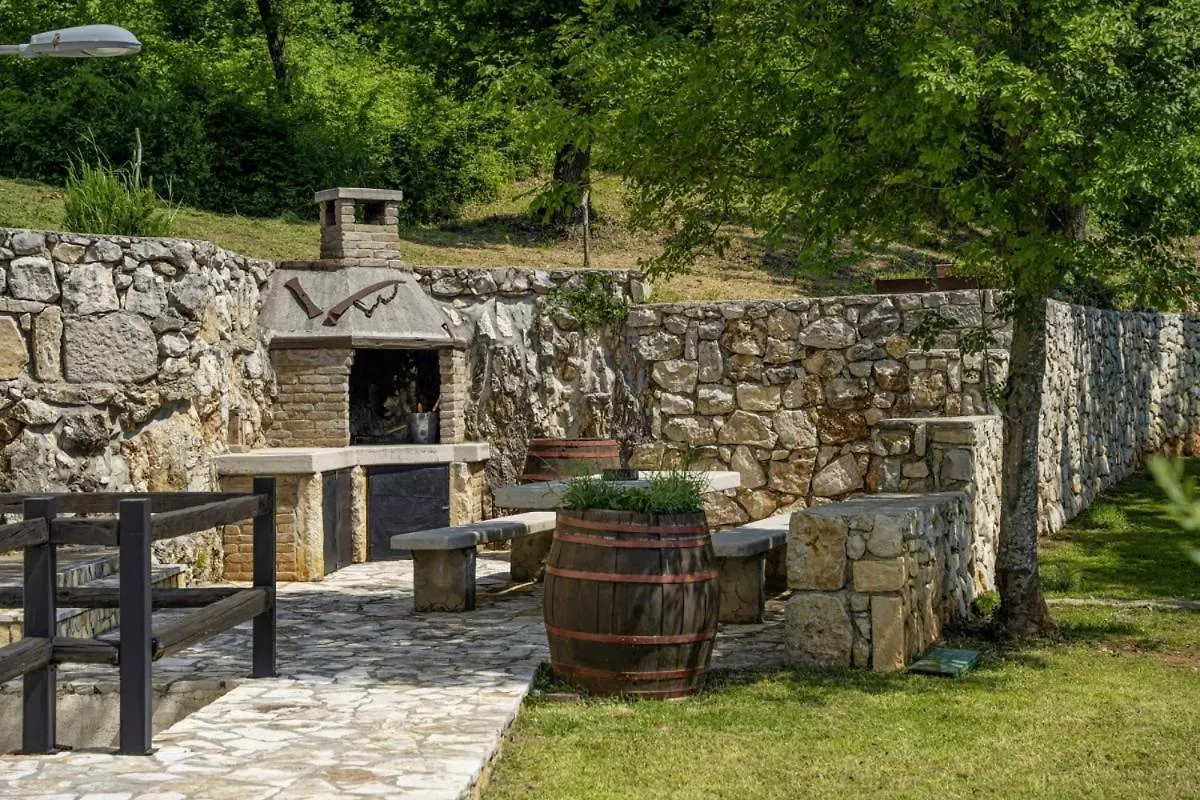 Villa Octingenti In Marceljani - Haus Fuer 4-6 Personen Veligolji