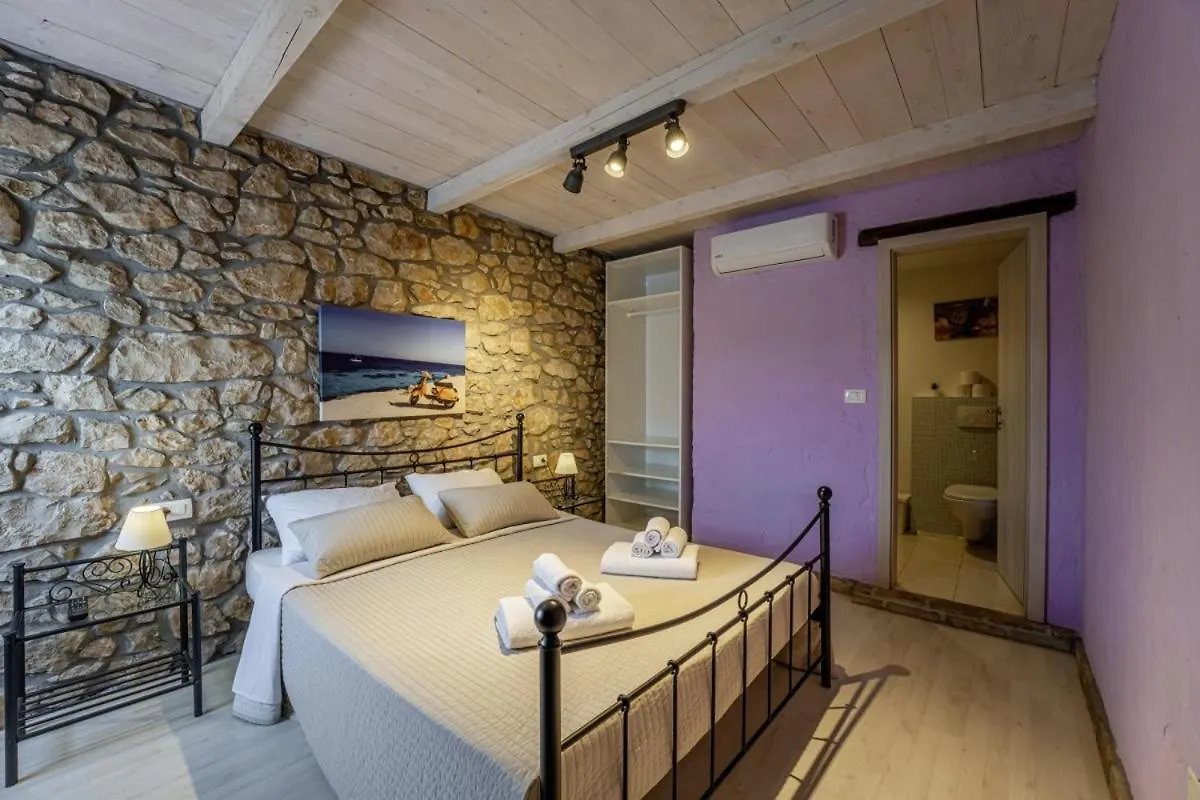 Villa Octingenti In Marceljani - Haus Fuer 4-6 Personen Veligolji